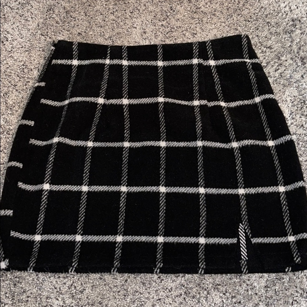 🚨SALE!!!!🚨black and white mini skirt